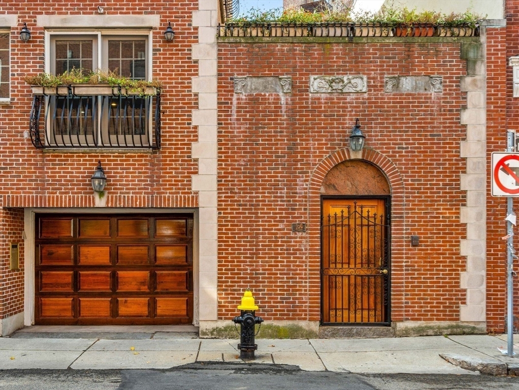 190 Endicott St, Boston, Massachusetts, 2 Bedrooms Bedrooms, 5 Rooms Rooms,2 BathroomsBathrooms,Residential Lease,For Rent,Endicott St,73515275