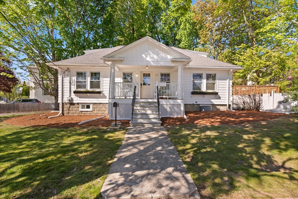 33 Palfrey Rd, Belmont, Massachusetts, 3 Bedrooms Bedrooms, 6 Rooms Rooms,2 BathroomsBathrooms,Residential,For Sale,Palfrey Rd,73515282