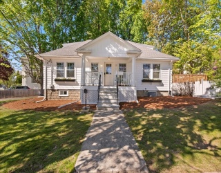 33 Palfrey Rd, Belmont, Massachusetts, 3 Bedrooms Bedrooms, 6 Rooms Rooms,2 BathroomsBathrooms,Residential,For Sale,Palfrey Rd,73515282