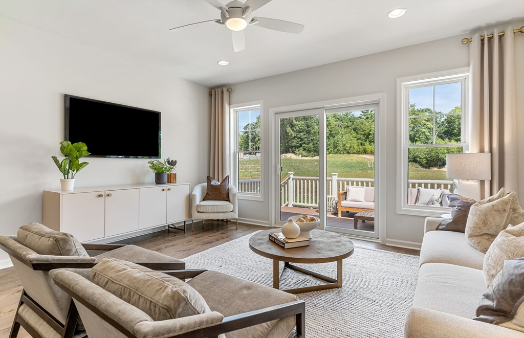 16 Weathervane Drive, Walpole, Massachusetts, 2 Bedrooms Bedrooms, 7 Rooms Rooms,2.5 BathroomsBathrooms,Residential,For Sale,Weathervane Drive,73515293