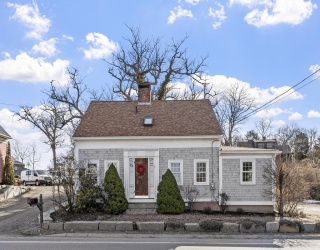 39 Eastern Ave, Essex, Massachusetts, 4 Bedrooms Bedrooms, 7 Rooms Rooms,2 BathroomsBathrooms,Residential,For Sale,Eastern Ave,73492365