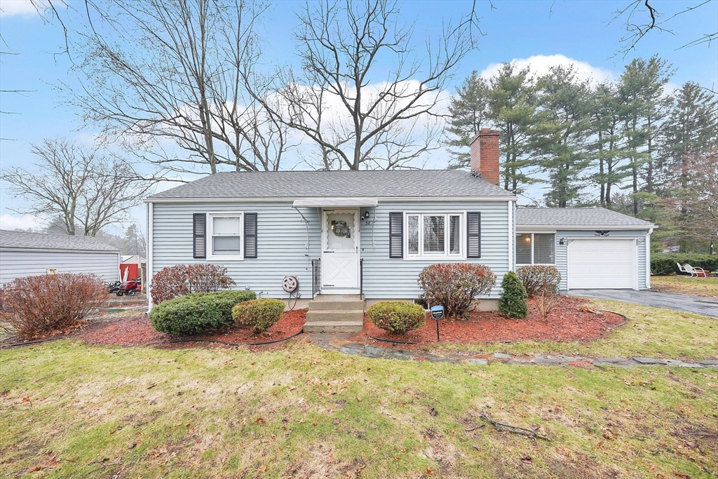 38 Northway Dr, Springfield, Massachusetts, 2 Bedrooms Bedrooms, 4 Rooms Rooms,1 BathroomBathrooms,Residential,For Sale,Northway Dr,73485620