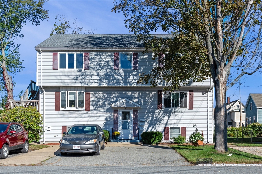9 Cleveland Pl, Gloucester, Massachusetts, 6 Bedrooms Bedrooms, 13 Rooms Rooms,3 BathroomsBathrooms,Residential Income,For Sale,Cleveland Pl,73482418