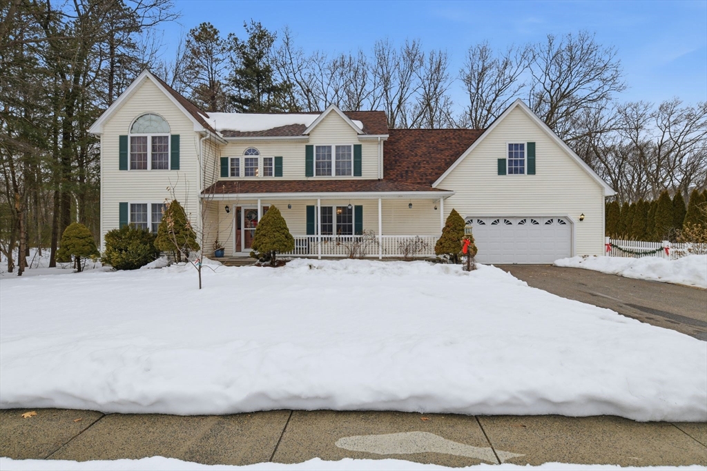 19 Logan Pl, Agawam, Massachusetts, 4 Bedrooms Bedrooms, 8 Rooms Rooms,2.5 BathroomsBathrooms,Residential,For Sale,Logan Pl,73479264