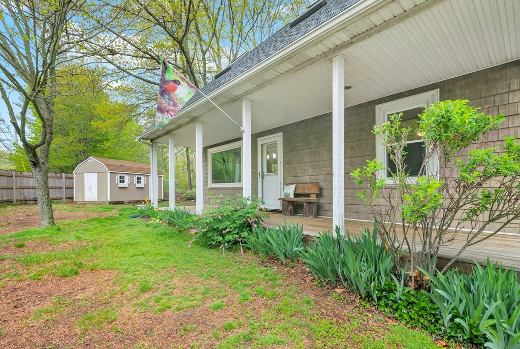 587 Essex Ave, Gloucester, Massachusetts, 3 Bedrooms Bedrooms, 9 Rooms Rooms,2 BathroomsBathrooms,Residential,For Sale,Essex Ave,73390333