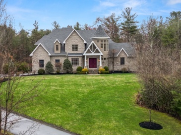 9 Janice Ave, North Reading, Massachusetts, 5 Bedrooms Bedrooms, 10 Rooms Rooms,4.5 BathroomsBathrooms,Residential,For Sale,Janice Ave,73499029