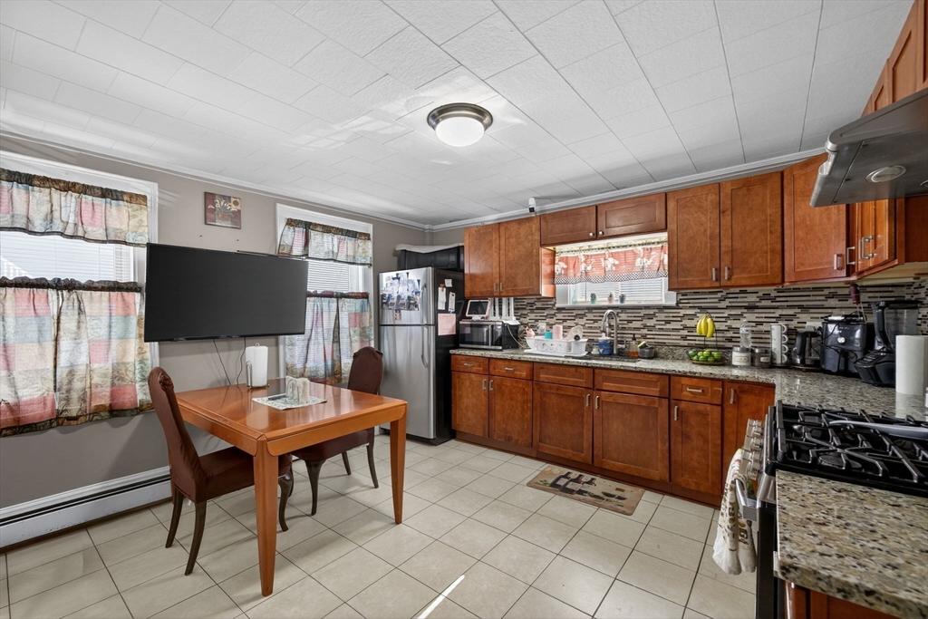 6 Morris St, Lynn, Massachusetts, 5 Bedrooms Bedrooms, 9 Rooms Rooms,2 BathroomsBathrooms,Residential Income,For Sale,Morris St,73483042