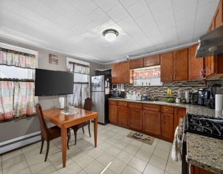 6 Morris St, Lynn, Massachusetts, 5 Bedrooms Bedrooms, 9 Rooms Rooms,2 BathroomsBathrooms,Residential Income,For Sale,Morris St,73483042