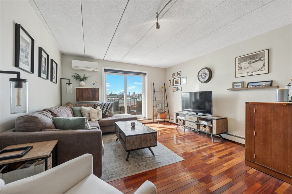 761 E 6th St, Boston, Massachusetts, 2 Bedrooms Bedrooms, 4 Rooms Rooms,1 BathroomBathrooms,Residential,For Sale,E 6th St,73491278