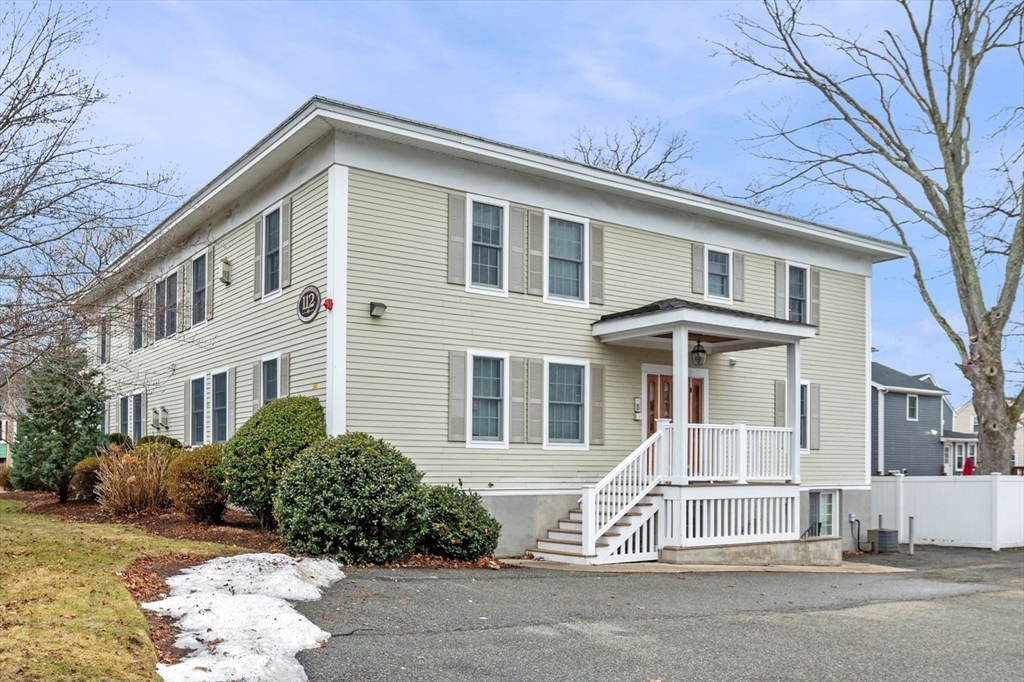 112 Porter St, Melrose, Massachusetts, 1 Bedroom Bedrooms, 3 Rooms Rooms,1 BathroomBathrooms,Residential,For Sale,Porter St,73488399