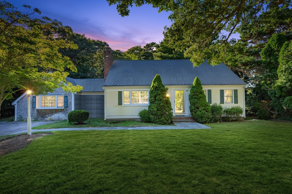 77 Robbins St, Barnstable, Massachusetts, 4 Bedrooms Bedrooms, 8 Rooms Rooms,2.5 BathroomsBathrooms,Residential,For Sale,Robbins St,73426806