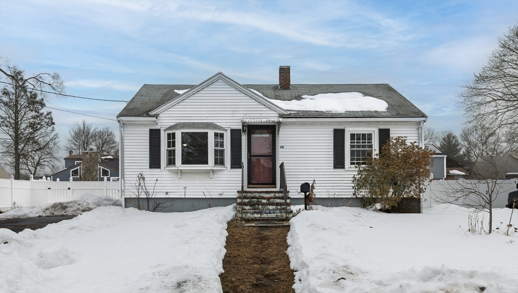 28 Linda St, Abington, Massachusetts, 2 Bedrooms Bedrooms, 7 Rooms Rooms,1 BathroomBathrooms,Residential,For Sale,Linda St,73478821