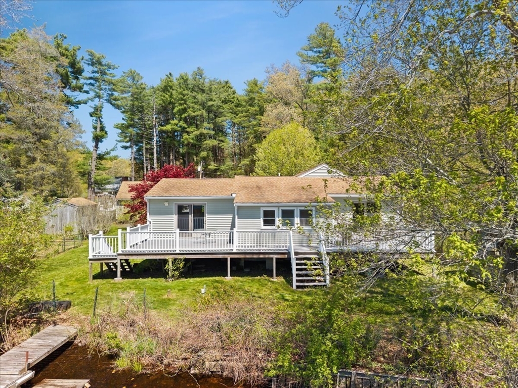74 Lakeview Ave, Taunton, Massachusetts, 3 Bedrooms Bedrooms, 7 Rooms Rooms,2 BathroomsBathrooms,Residential,For Sale,Lakeview Ave,73515357