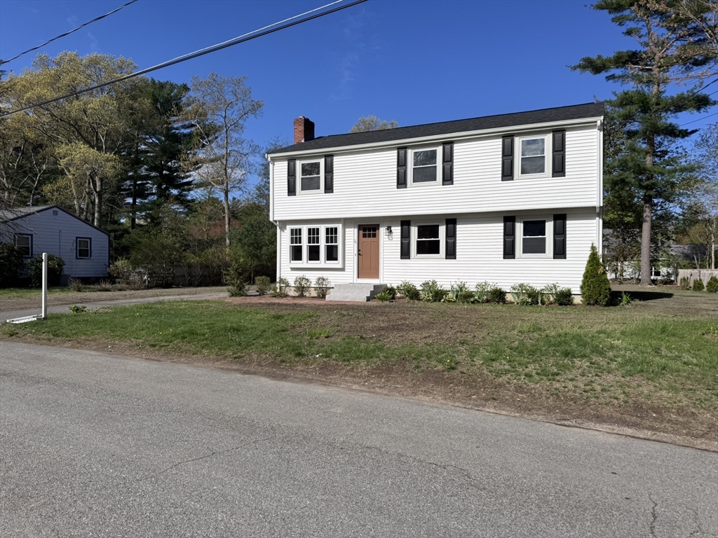 74 Sherwood Cir, East Bridgewater, Massachusetts, 3 Bedrooms Bedrooms, 7 Rooms Rooms,1.5 BathroomsBathrooms,Residential,For Sale,Sherwood Cir,73515022