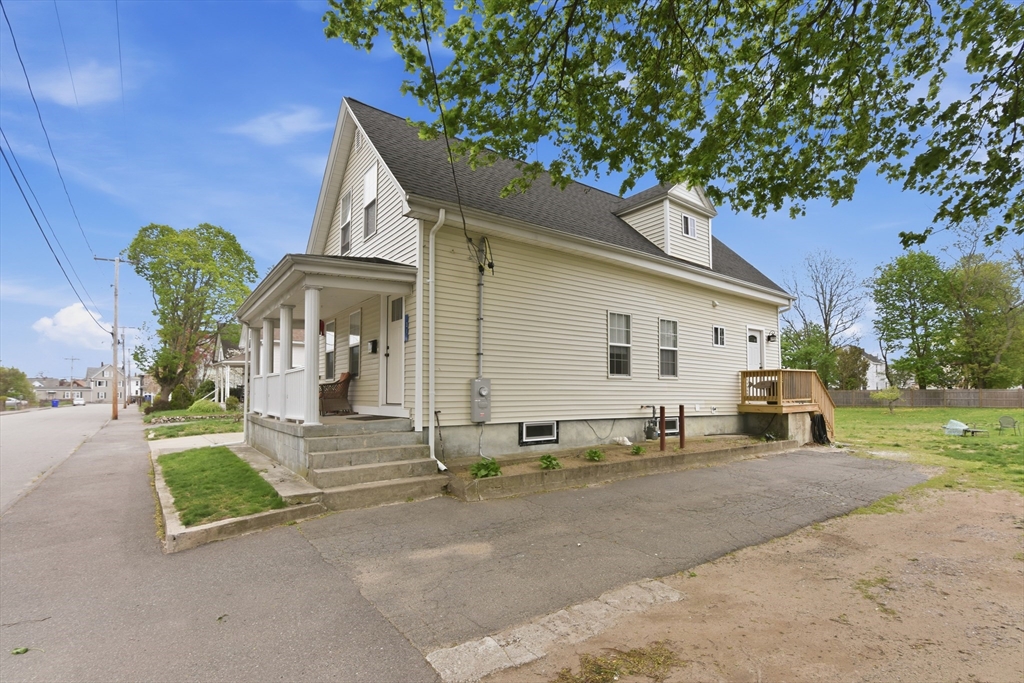 31 Wilbur, Taunton, Massachusetts, 2 Bedrooms Bedrooms, 6 Rooms Rooms,2 BathroomsBathrooms,Residential,For Sale,Wilbur,73515575