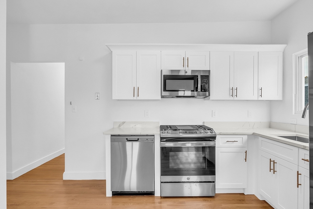 52 Bonair Street, Somerville, Massachusetts, 2 Bedrooms Bedrooms, 4 Rooms Rooms,1 BathroomBathrooms,Residential Lease,For Rent,Bonair Street,73515401