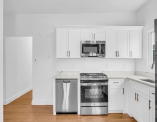 52 Bonair Street, Somerville, Massachusetts, 2 Bedrooms Bedrooms, 4 Rooms Rooms,1 BathroomBathrooms,Residential Lease,For Rent,Bonair Street,73515401