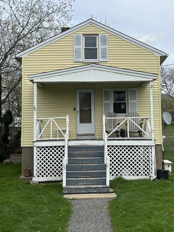 62 Hull St, Seekonk, Massachusetts, 1 Bedroom Bedrooms, 3 Rooms Rooms,1 BathroomBathrooms,Residential,For Sale,Hull St,73515405