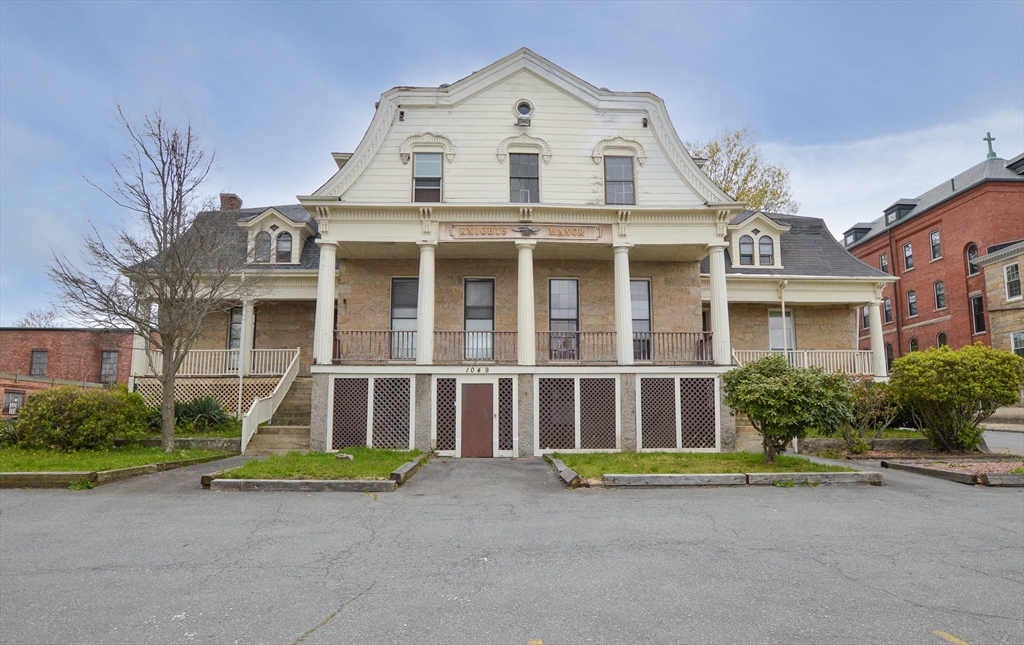 1049 Pleasant Street, New Bedford, Massachusetts, 2 Bedrooms Bedrooms, 5 Rooms Rooms,1 BathroomBathrooms,Residential Lease,For Rent,Pleasant Street,73515420
