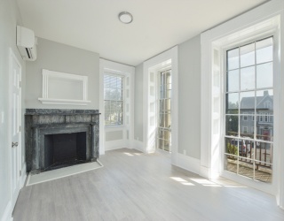 1049 Pleasant St, New Bedford, Massachusetts, 2 Bedrooms Bedrooms, 4 Rooms Rooms,1 BathroomBathrooms,Residential Lease,For Rent,Pleasant St,73515421