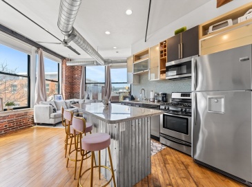281 Essex St, Salem, Massachusetts, 2 Bedrooms Bedrooms, 4 Rooms Rooms,2 BathroomsBathrooms,Residential,For Sale,Essex St,73515431