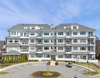 71 Greenwood Avenue, Swampscott, Massachusetts, 2 Bedrooms Bedrooms, 5 Rooms Rooms,2.5 BathroomsBathrooms,Residential Lease,For Rent,Greenwood Avenue,73515433