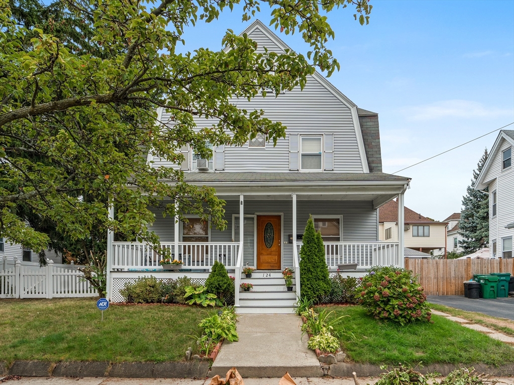 124 Sheridan Ave, Medford, Massachusetts, 2 Bedrooms Bedrooms, 5 Rooms Rooms,1 BathroomBathrooms,Residential Lease,For Rent,Sheridan Ave,73515448