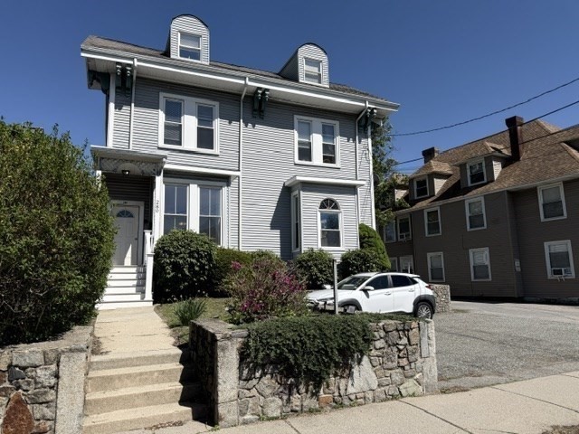 282 Melrose, Newton, Massachusetts, 2 Bedrooms Bedrooms, 9 Rooms Rooms,1 BathroomBathrooms,Residential Lease,For Rent,Melrose,73515466