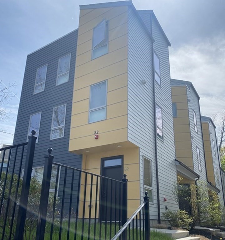 82 Cedar, Boston, Massachusetts, 4 Bedrooms Bedrooms, 8 Rooms Rooms,2.5 BathroomsBathrooms,Residential Lease,For Rent,Cedar,73515468