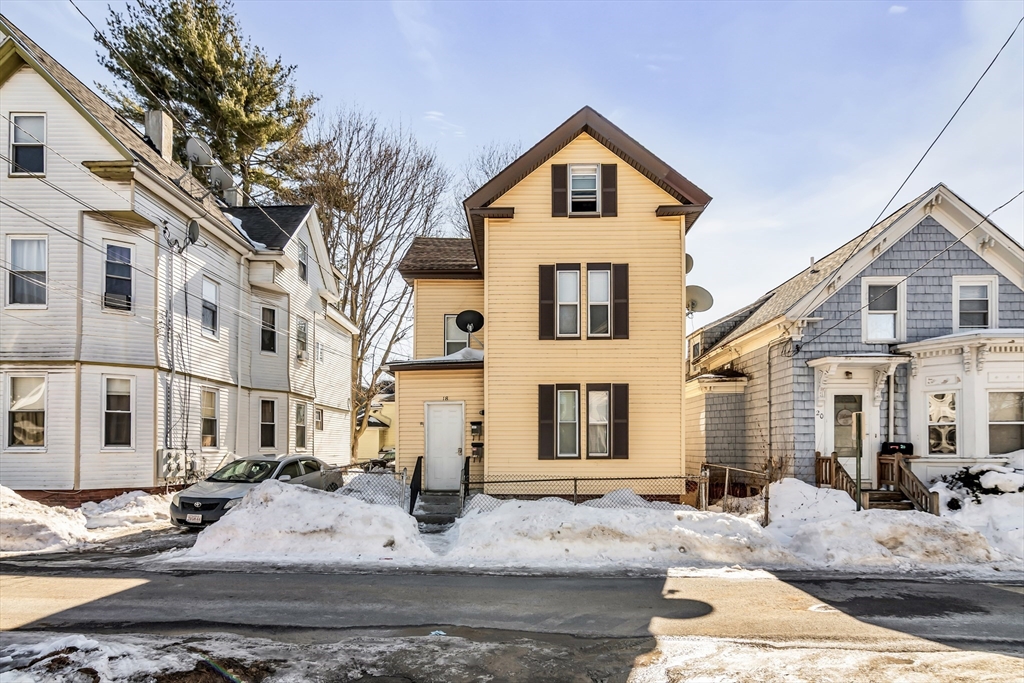 18 Pentucket St, Haverhill, Massachusetts, 6 Bedrooms Bedrooms, 10 Rooms Rooms,2 BathroomsBathrooms,Residential Income,For Sale,Pentucket St,73484683