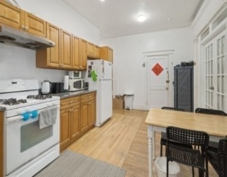 1258 Commonwealth Ave, Boston, Massachusetts, 4 Bedrooms Bedrooms, 6 Rooms Rooms,1 BathroomBathrooms,Residential Lease,For Rent,Commonwealth Ave,73515478