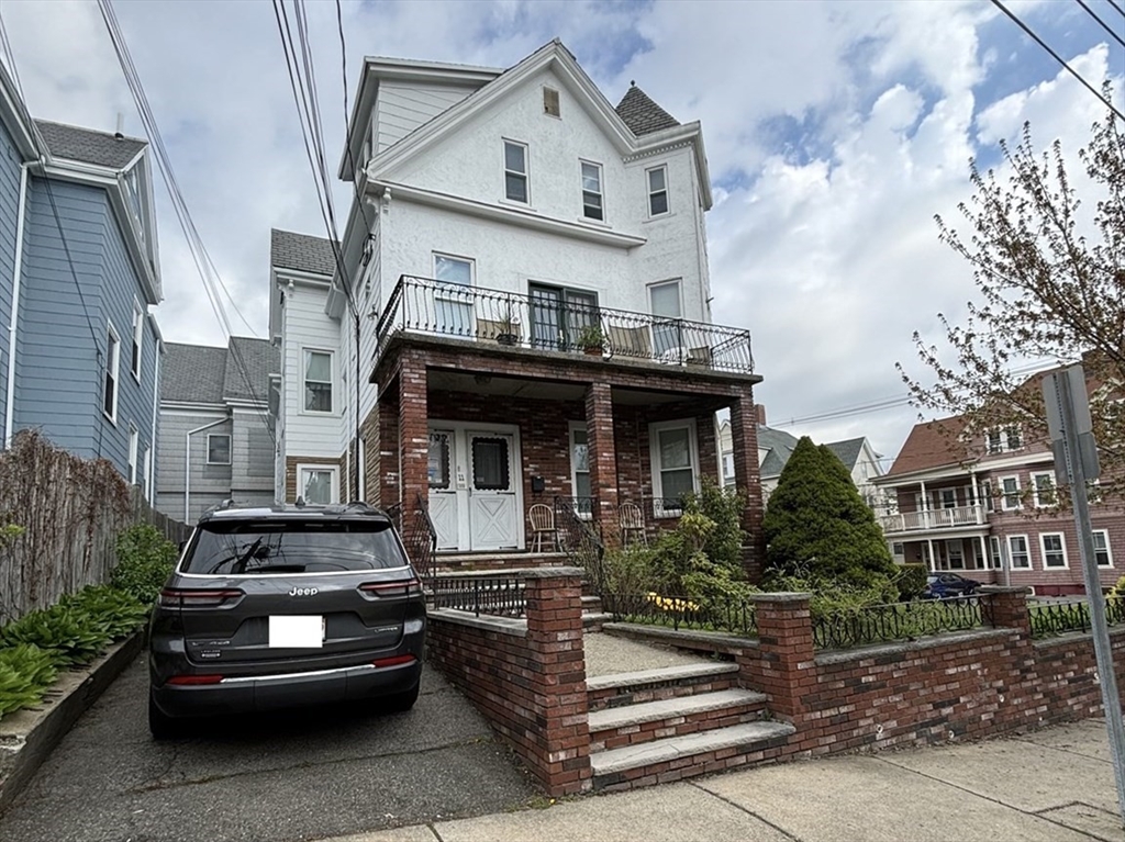 11 Prospect Hill Ave, Somerville, Massachusetts, 2 Bedrooms Bedrooms, 4 Rooms Rooms,1 BathroomBathrooms,Residential Lease,For Rent,Prospect Hill Ave,73515505