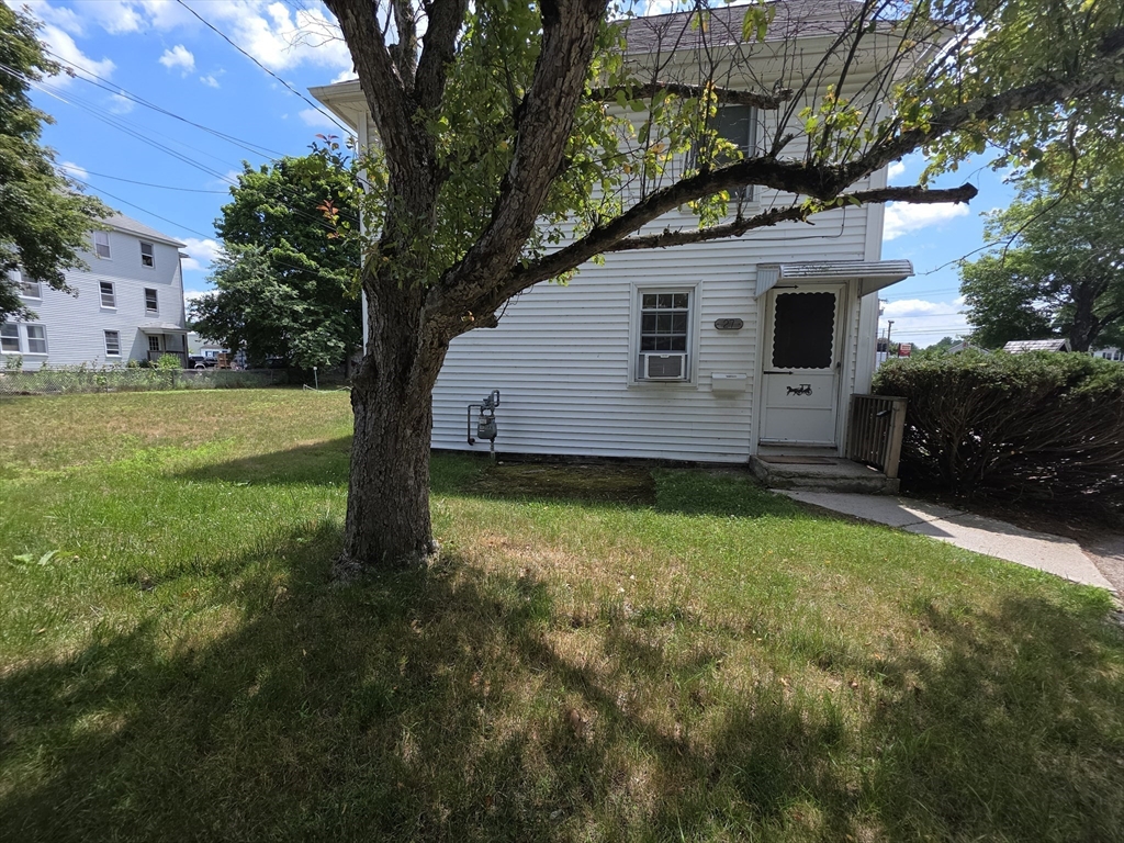 27 Cross Street, Grafton, Massachusetts, 2 Bedrooms Bedrooms, 5 Rooms Rooms,1 BathroomBathrooms,Residential Lease,For Rent,Cross Street,73515519