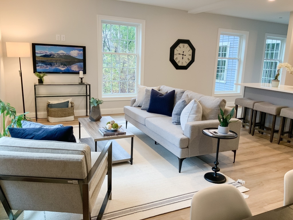 64 Holten St., Danvers, Massachusetts, 2 Bedrooms Bedrooms, 4 Rooms Rooms,2 BathroomsBathrooms,Residential Lease,For Rent,Holten St.,73515533