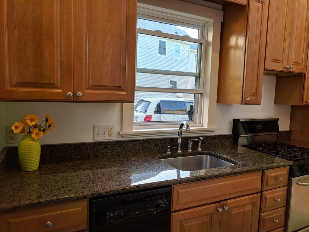 18 Chapel St, Quincy, Massachusetts, 1 Bedroom Bedrooms, 3 Rooms Rooms,1 BathroomBathrooms,Residential Lease,For Rent,Chapel St,73515500
