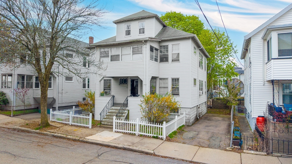 52 Sterling St, Somerville, Massachusetts, 4 Bedrooms Bedrooms, 10 Rooms Rooms,2 BathroomsBathrooms,Residential Income,For Sale,Sterling St,73515501