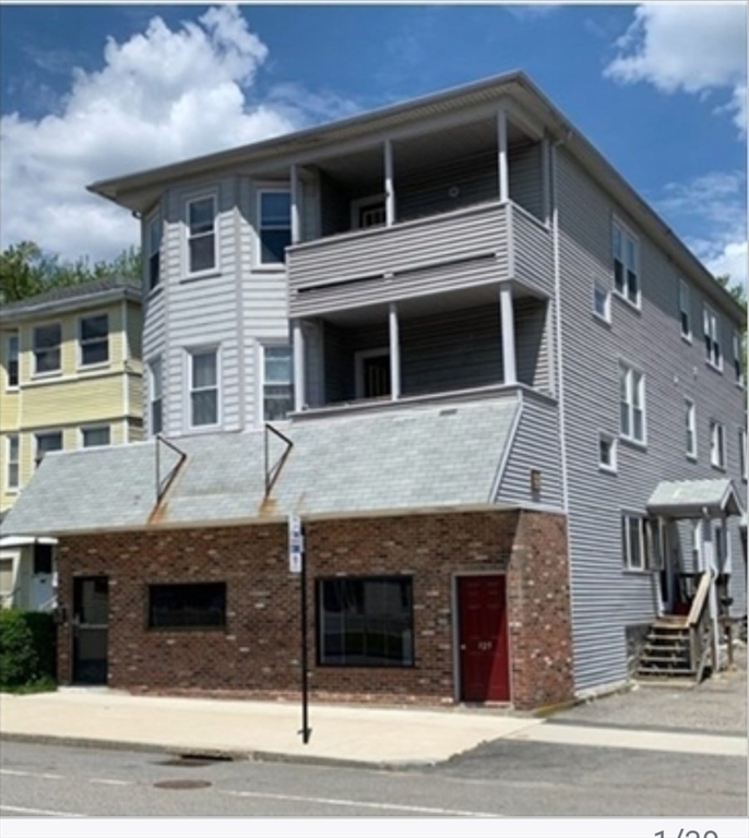 125 Hamilton Street, Worcester, Massachusetts, 3 Bedrooms Bedrooms, 6 Rooms Rooms,1 BathroomBathrooms,Residential Lease,For Rent,Hamilton Street,73515547