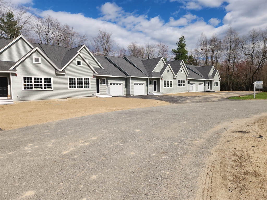 36 Four Seasons Drive, Hampstead, New Hampshire, 2 Bedrooms Bedrooms, 5 Rooms Rooms,2.5 BathroomsBathrooms,Residential Lease,For Rent,Four Seasons Drive,73515556