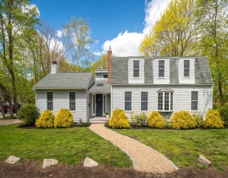 5 Mount Pleasant Ave, Gloucester, Massachusetts, 4 Bedrooms Bedrooms, 8 Rooms Rooms,3 BathroomsBathrooms,Residential,For Sale,Mount Pleasant Ave,73515559