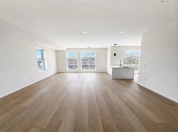 546 Saratoga St, Boston, Massachusetts, 2 Bedrooms Bedrooms, 4 Rooms Rooms,2.5 BathroomsBathrooms,Residential Lease,For Rent,Saratoga St,73515572