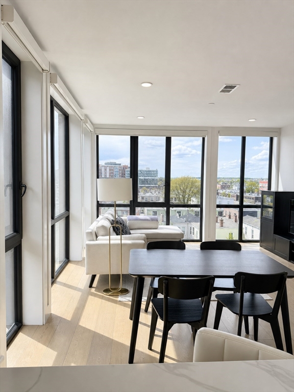 30 Penniman Rd, Boston, Massachusetts, 2 Bedrooms Bedrooms, 5 Rooms Rooms,2 BathroomsBathrooms,Residential Lease,For Rent,Penniman Rd,73515574