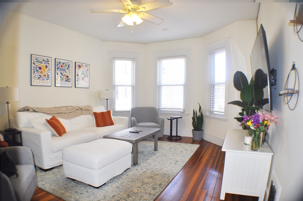 401 K Street, Boston, Massachusetts, 2 Bedrooms Bedrooms, 4 Rooms Rooms,1 BathroomBathrooms,Residential Lease,For Rent,K Street,73515625