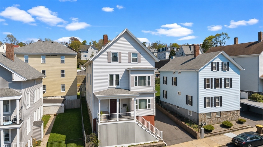 613 Durfee St, Fall River, Massachusetts, 9 Bedrooms Bedrooms, 17 Rooms Rooms,3 BathroomsBathrooms,Residential Income,For Sale,Durfee St,73515652
