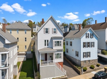 613 Durfee St, Fall River, Massachusetts, 9 Bedrooms Bedrooms, 17 Rooms Rooms,3 BathroomsBathrooms,Residential Income,For Sale,Durfee St,73515652