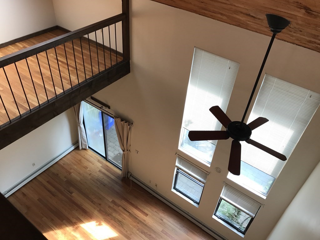 44 Valentine, Cambridge, Massachusetts, 2 Bedrooms Bedrooms, 5 Rooms Rooms,1 BathroomBathrooms,Residential Lease,For Rent,Valentine,73503380