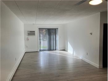1000 Lexington, Waltham, Massachusetts, 2 Bedrooms Bedrooms, 5 Rooms Rooms,1 BathroomBathrooms,Residential Lease,For Rent,Lexington,73515657