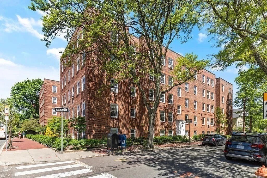 395 Broadway, Cambridge, Massachusetts, 2 Bedrooms Bedrooms, 5 Rooms Rooms,1 BathroomBathrooms,Residential Lease,For Rent,Broadway,73515677