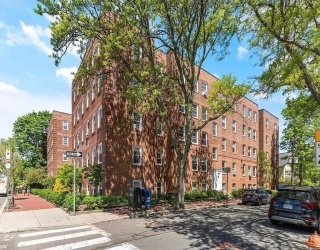 395 Broadway, Cambridge, Massachusetts, 2 Bedrooms Bedrooms, 5 Rooms Rooms,1 BathroomBathrooms,Residential Lease,For Rent,Broadway,73515677
