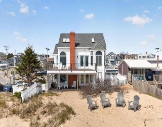 4 Northern Blvd, Newbury, Massachusetts, 3 Bedrooms Bedrooms, 8 Rooms Rooms,2 BathroomsBathrooms,Residential,For Sale,Northern Blvd,73515679