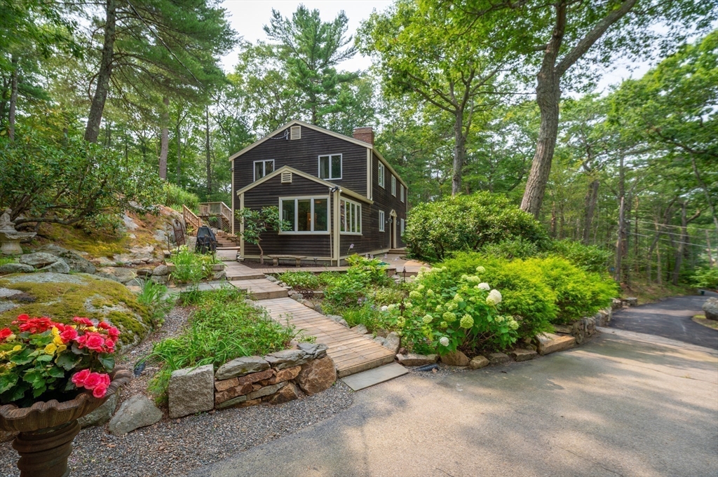 3 Big Rock Rd, Manchester, Massachusetts, 3 Bedrooms Bedrooms, 9 Rooms Rooms,1.5 BathroomsBathrooms,Residential,For Sale,Big Rock Rd,73515670